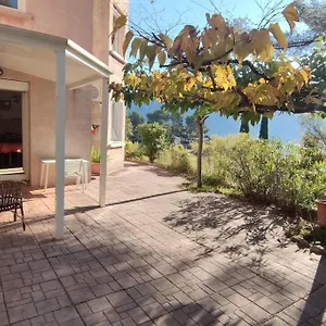 https://bas-de-villa-t3-calme-et-vue-panoramique.fr-provencehotel.com