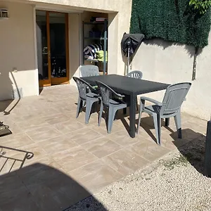 https://ravissant-studio-au-centre-ville-de-cuges-les-pin.fr-provencehotel.com